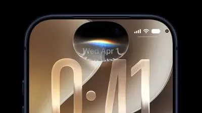 iOS 27 redesigned Siri glow animation around the Dynamic Island on the Lock Screen